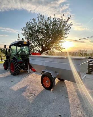 Rimorchio- Carrello cn pigiadiraspatrice vendemmia