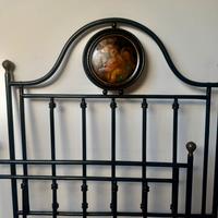 Letto singolo antico in ferro con inserto