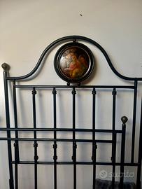 Letto singolo antico in ferro con inserto