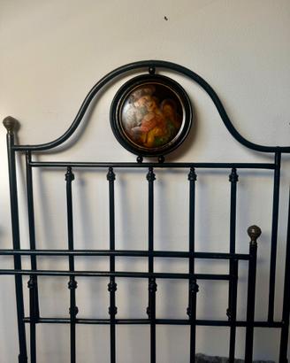 Letto singolo antico in ferro con inserto