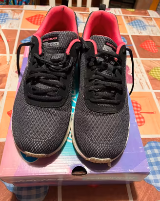 SKECHERS