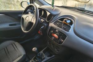 auto fiat punto evo.