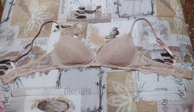 Reggiseno rosa taglia terza
