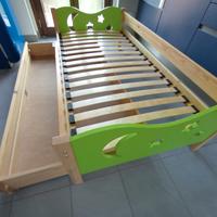 Lettino in legno e materasso