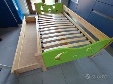 Lettino in legno e materasso