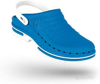 Zoccoli sanitari professionali WOCK con cinturino.