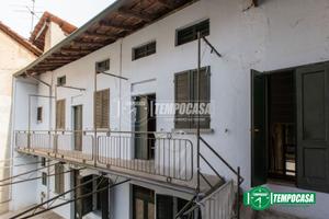 TERRATETTO DA RISTRUTTURARE - CENTRO OLEGGIO