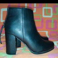 Stivaletto nero in pelle con cerniera, n.36