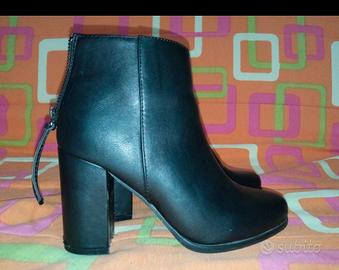 Stivaletto nero in pelle con cerniera, n.36