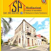 Bifamiliare angolare con giardino carrabile