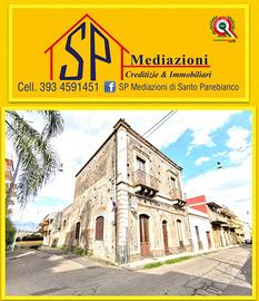 Bifamiliare angolare con giardino carrabile