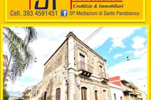 Bifamiliare angolare con giardino carrabile