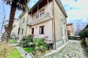Appartamento di 131 m² con 5 locali e box auto dop