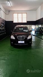 Lancia Ypsilon 1.3 MJT 75 CV Platino