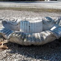 Acquasantiera fatta a conchiglia, per una fontana