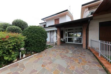 VILLA A SCHIERA A MARMIROLO