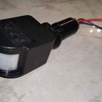 2 sensori presenza e movimento PIR da esterno