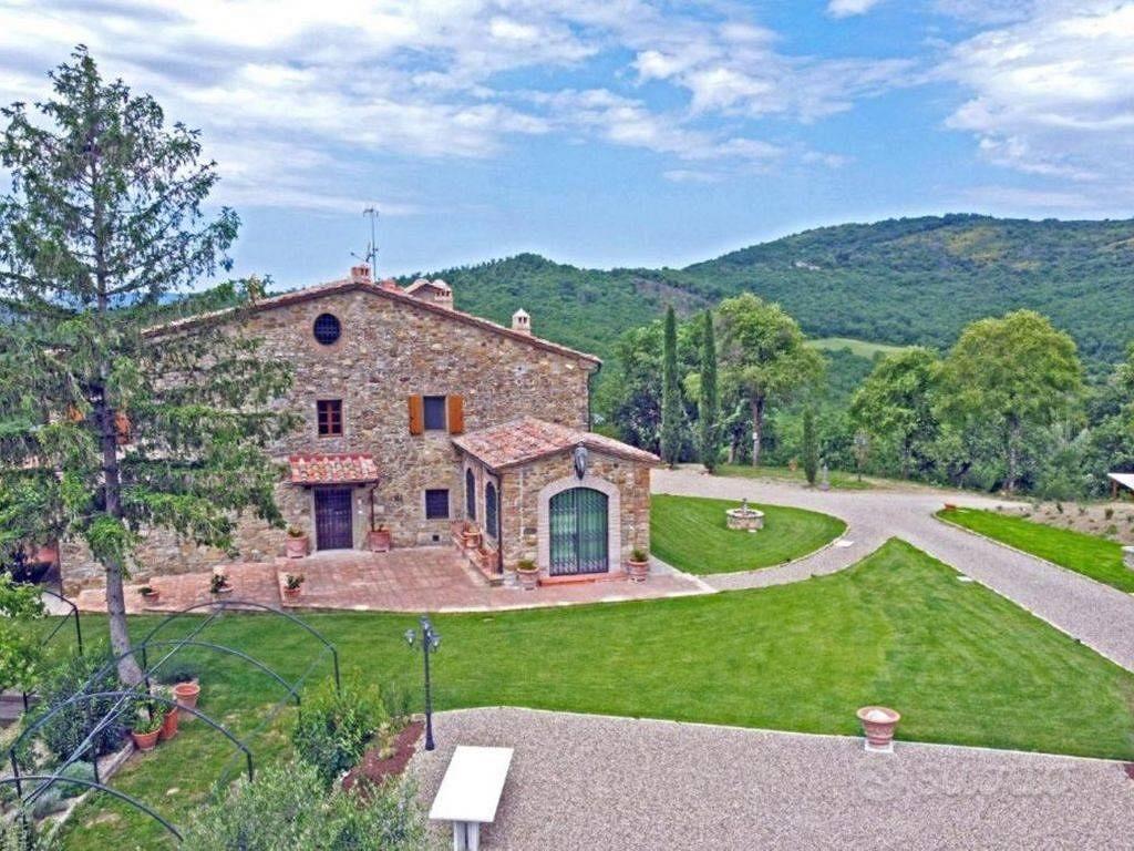 Rustico / Casale di 670 m² con più di 5 locali e b - Vista 3
