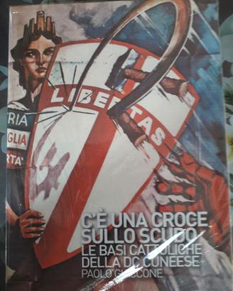 libro: C'E' UNA CROCE SULLO SCUDO