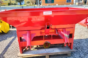 Spargiconcime 800 lt due eliche con convogliatore