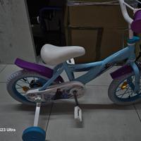 BICI FROZEN 4/6 anni USATA CON GRAFFIATURE
