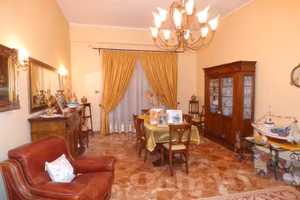 Casa indipendente con giardino A/148