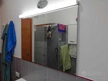 Lampada LED frontale da bagno. 