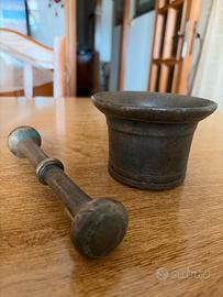 Mortaio in bronzo con pestello originale