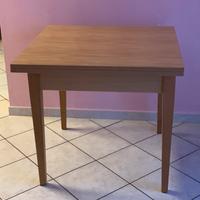 Tavolo allungabile in legno massiccio