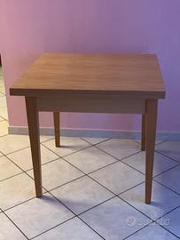 Tavolo allungabile in legno massiccio