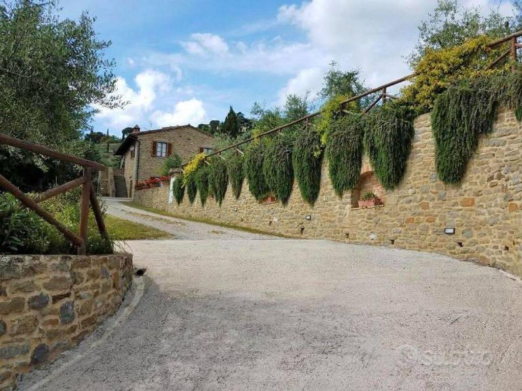 Rustico / Casale di 218 m² con più di 5 locali e b - Vista 4