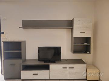 Cucina + Parete Attrezzata + Lavatrice + TV + Pouf