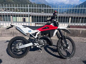 Husqvarna WR 125 2T – 2012 – targata