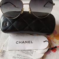 occhiali da sole Chanel perfetti nella loro custod