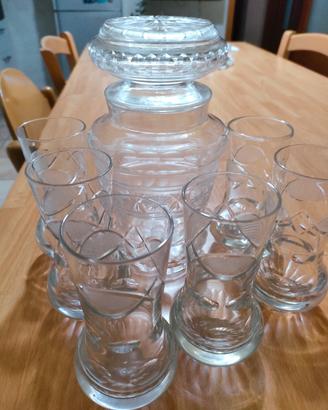 Decanter e 6 calici di cristallo incisi