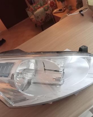 faro anteriore ford b max