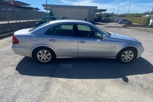 Mercedes classe E 200 NGT a metano.