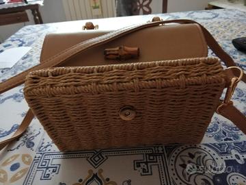 Borsa piccola. In paglia e finta pelle. Beige. A m