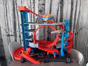 Hot Wheels Ultimate Garage Squalo