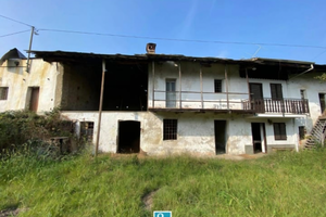 Rustico nella campagna di Cavour (To)