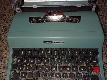 Macchina da scrivere Olivetti 32