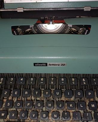 Macchina da scrivere Olivetti 32