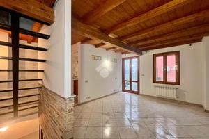 CASA SEMINDIPENDENTE A BRONI