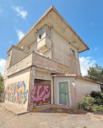 Immobile a torre con ampia area