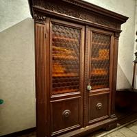 Mobile Vetrina d’Epoca con Vetri a Bolla e Fregi