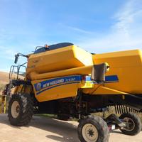 Mietitrebbia New Holland TC 5.90