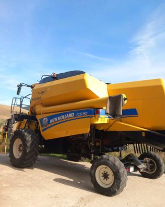 Mietitrebbia New Holland TC 5.90