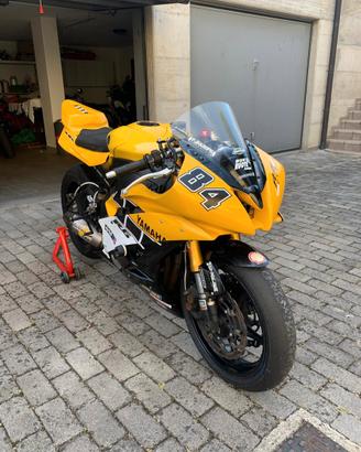 Yamaha R6 anno 2007 solo pista
