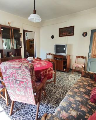 Casa indipendente su due livelli con ampio cortile