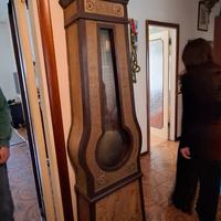 Antico orologio a pendolo